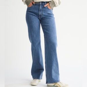 Abercrombie & Fitch High-Rise Relaxed Jeans - Light Blue Denim
